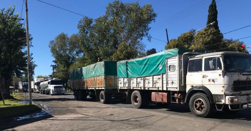 Durante todo el día el tr�nsito de camiones genera demoras en distintas zonas de la ciudad