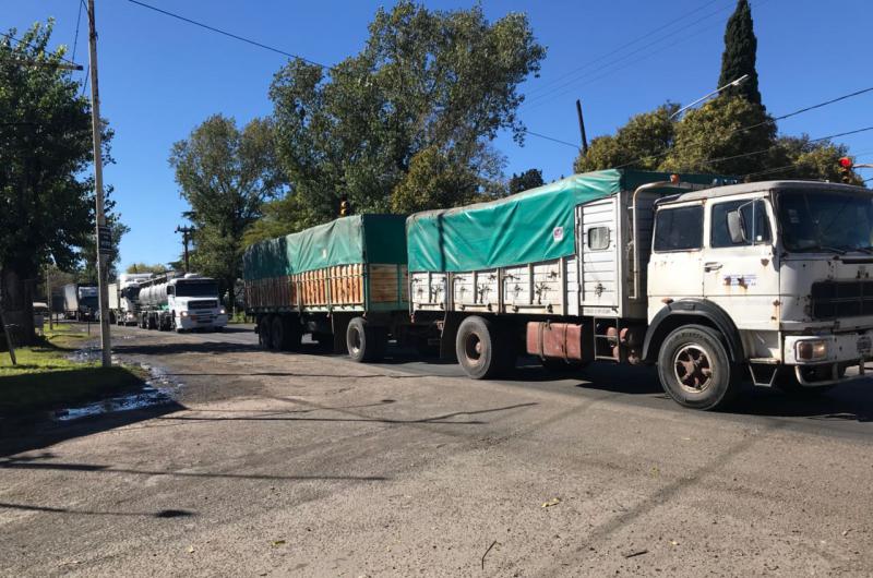 Durante todo el día el tr�nsito de camiones genera demoras en distintas zonas de la ciudad