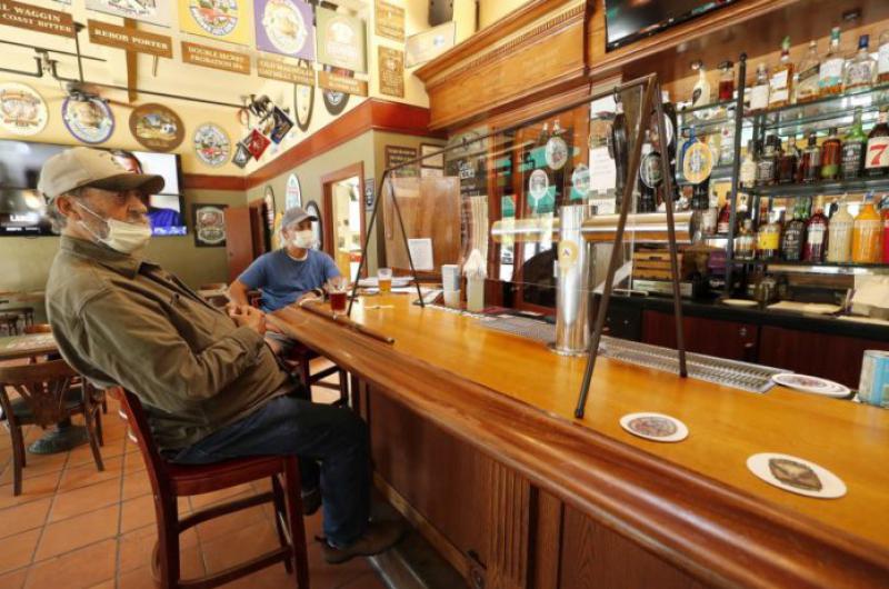 Dueños de bares y restaurantes quieren luchar para seguir abiertos 