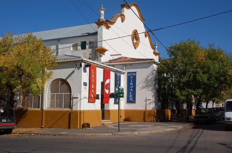 Un panorama incierto Casa de la Cultura reprogramó sus espect�culos para la sala mayor Jorge Etchepare