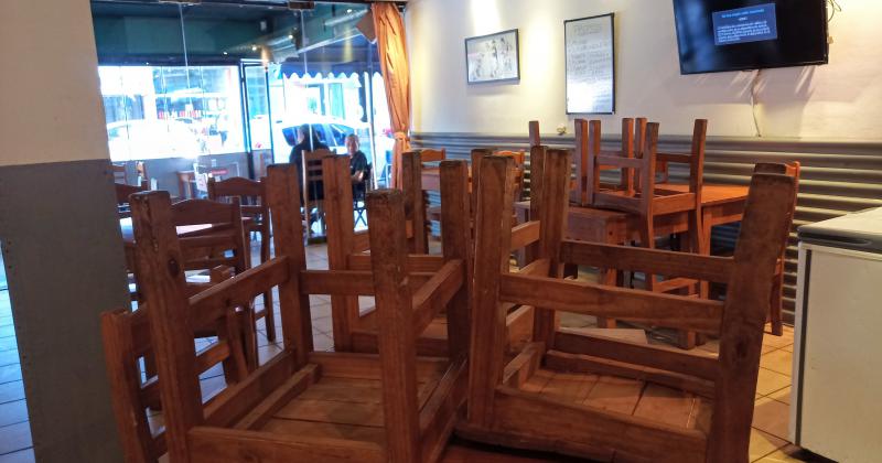 Los gastronómicos aseguran que la facturación se desmoronó desde que deben cerrar a las 23-00