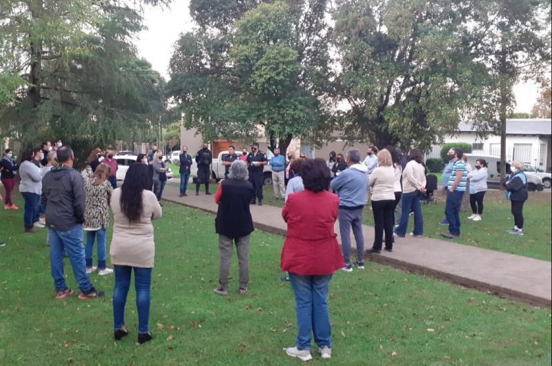 Los vecinos junto a las fuerzas de seguridad