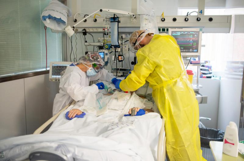 Continúa la preocupación por el aumento de contagios de fallecidos y de internados en terapia intensiva