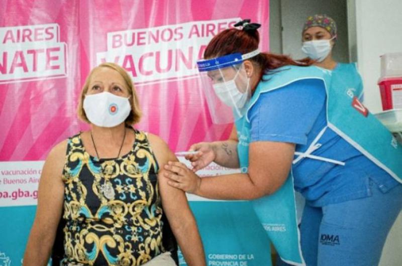 Desde el Gobierno aseguraron este martes que en julio comenzar� la aplicación de dosis contra el coronavirus a grupos que no son de riesgo