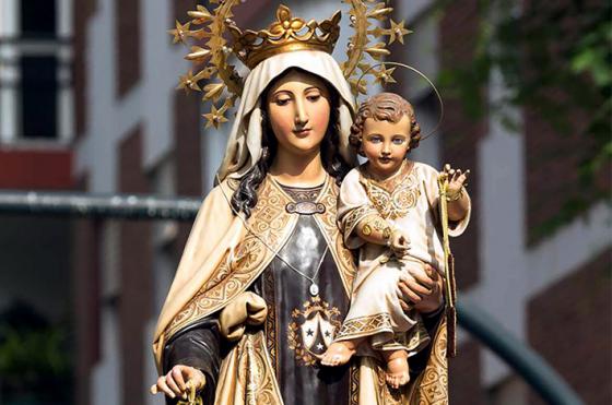Esta advocación da nombre a todas aquellas personas que se llaman Carmen Carmela o Carmelo