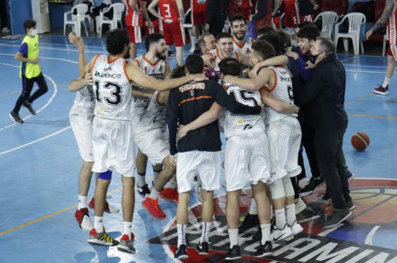 Pergamino B�squet festeja la clasificación al Final Four