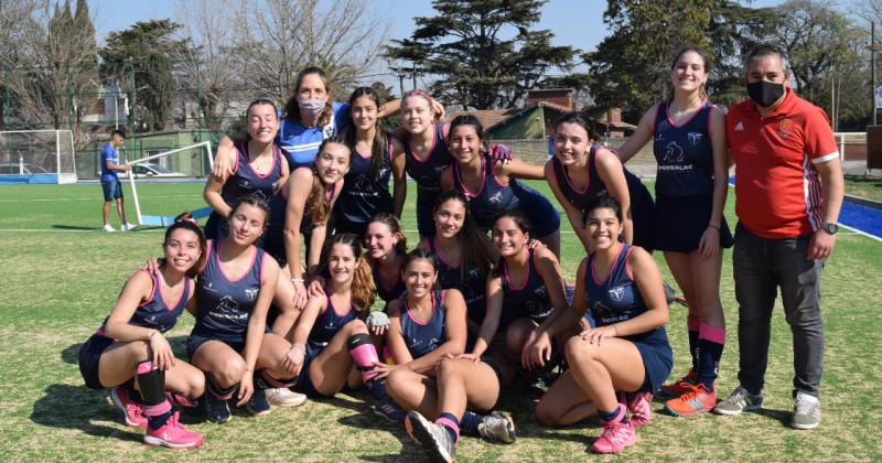 El plantel de Quinta de Viajantes que arrancó el torneo con un triunfo ante N�utico