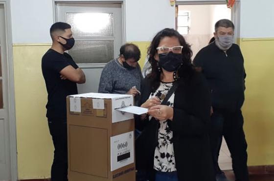Leticia Conti resaltó la importancia de votar y concurrir con paciencia y predisposición