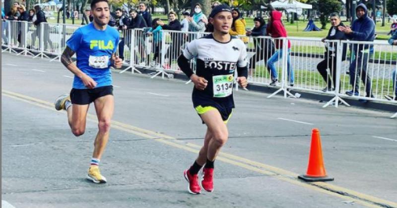 Marcos Misiewicz finalizoacute 17ordm en el 20ordm Medio Maratoacuten de Rosario