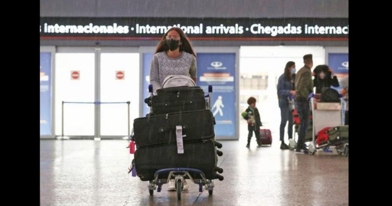 Desde este viernes residentes vacunados con dos dosis no deber�n hacer cuarentena al regresar al país 