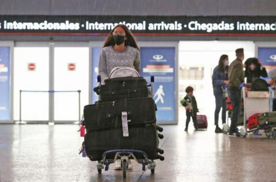 Desde este viernes residentes vacunados con dos dosis no deber�n hacer cuarentena al regresar al país 