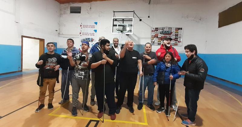 Personas ciegas y con disminución visual ya comenzaron con las actividades en el estadio El Doradito