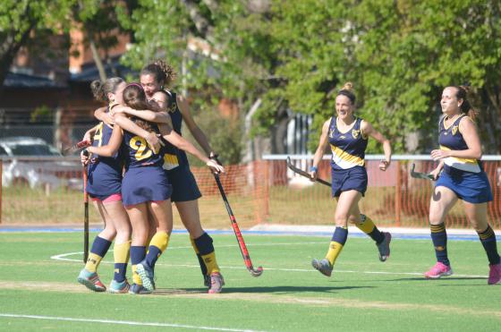 Gimnasia vivió el s�bado una jornada de festejos al inaugurar su cancha de césped sintético 
