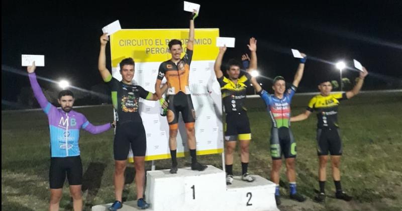 Sebasti�n Cianci se subió a lo m�s alto del podio en la competencia de fondo de La Nocturna de Pergamino