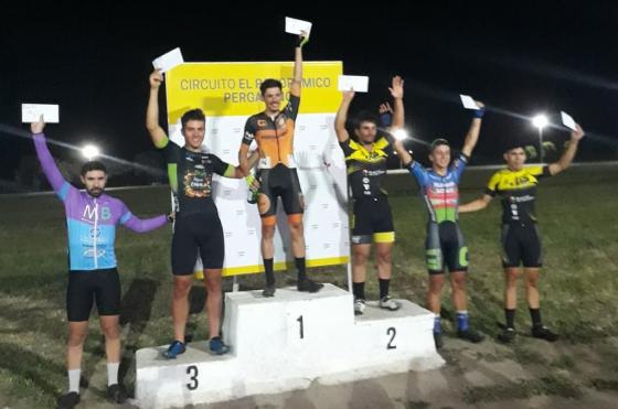 Sebasti�n Cianci se subió a lo m�s alto del podio en la competencia de fondo de La Nocturna de Pergamino