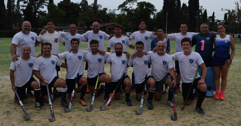 El equipo masculino de Mayores de Viajantes disputó un amistoso ante Hurac�n