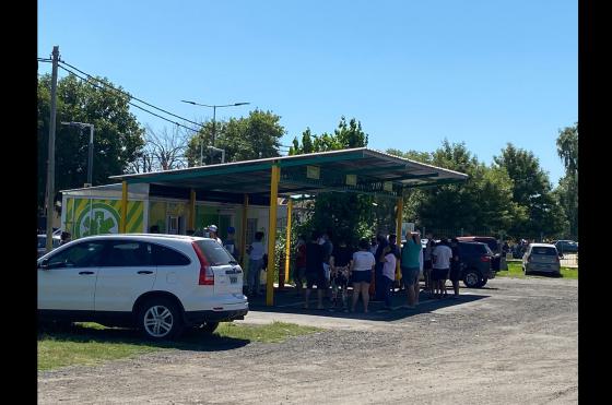 Largas filas en el móvil del Same para los testeos r�pidos y gratuitos