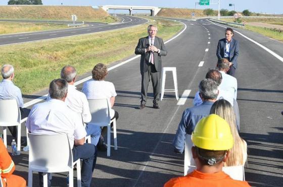 Alberto Fern�ndez en el tramo de la Autopista Ruta Nacional 8 que se inauguró en San Antonio de Areco