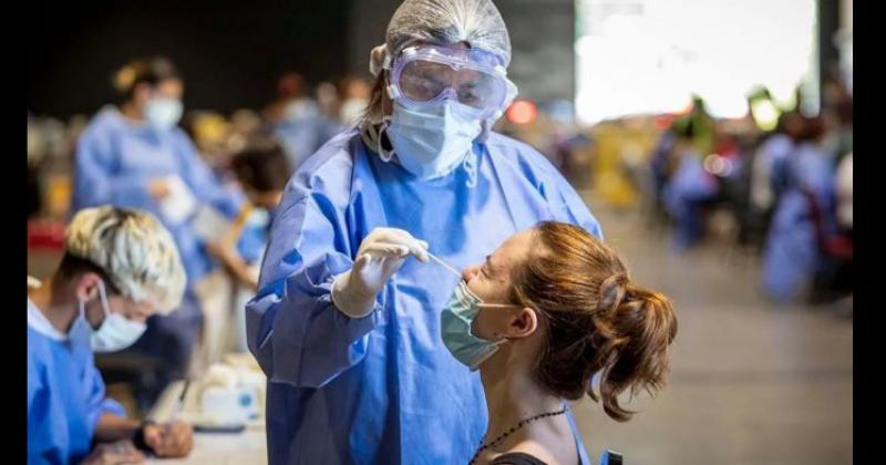 Para infectólogo del Comité de Expertos vamos en camino a dejar de contar los casos diarios