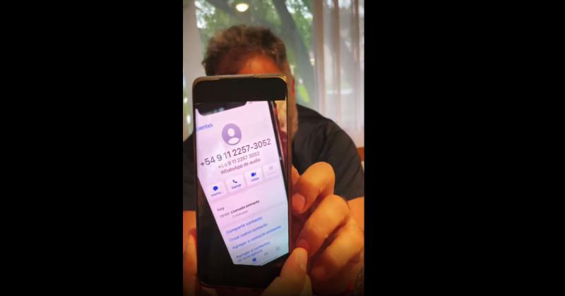 Roberto Moldavsky mostró el número telefónico desde el que lo estafaron 