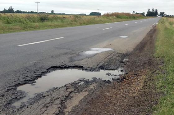El muy mal estado en el que se encuentra este tramo de la ruta remite a un tiempo ya vivido que se cobró varias vidas