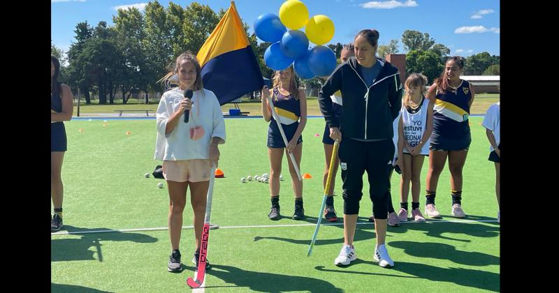 En una inolvidable jornada Gimnasia inauguroacute su cancha de hockey de ceacutesped sinteacutetico 