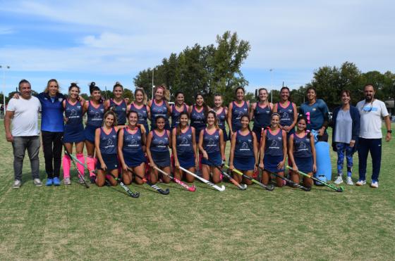 El plantel y el cuerpo técnico de la Primera de Viajantes que desde el jueves jugar� el CRC en Junín