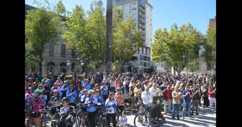 Desde el m�stil de la plaza los ciclistas destacaron que se trataba de una marcha pacífica