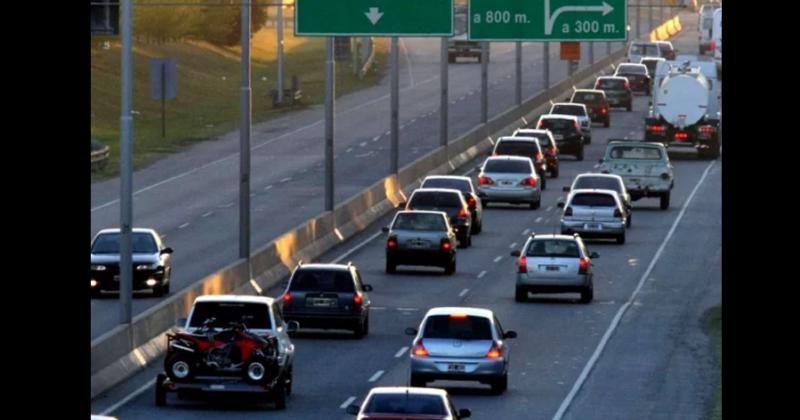 Intenso tr�nsito y demoras en rutas bonaerenses por el fin de semana largo