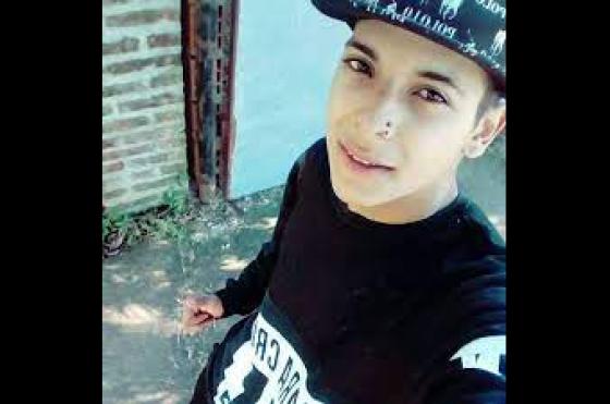 La víctima fue identificada por la Policía como Milton Valentino Arinella (19)