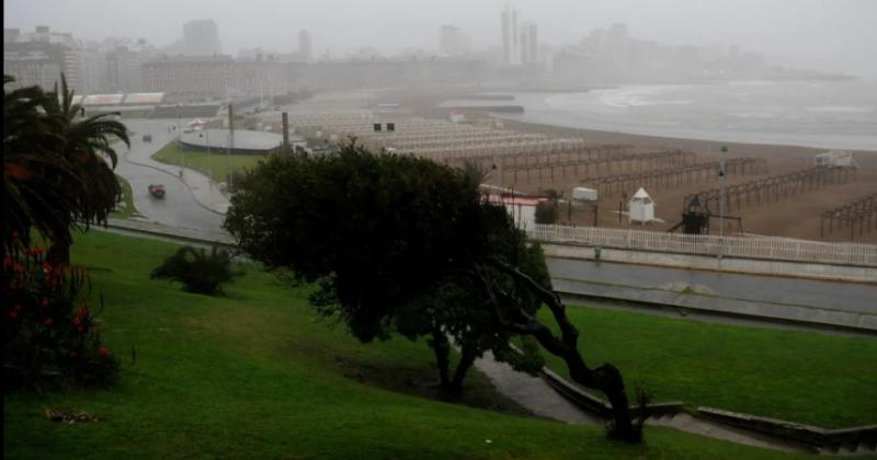 El alerta naranja incluye fuertes r�fagas de viento y abundante caída de agua