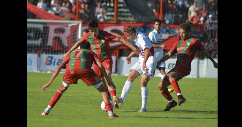 Robertino Seratto -foto- y Alvaro De Gaetani ser�n titulares ante Crucero