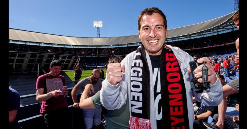 Ignacio Ostertag y su famosa Bombinhaaaaa hicieron delirar a los fan�ticos del Feyenoord
