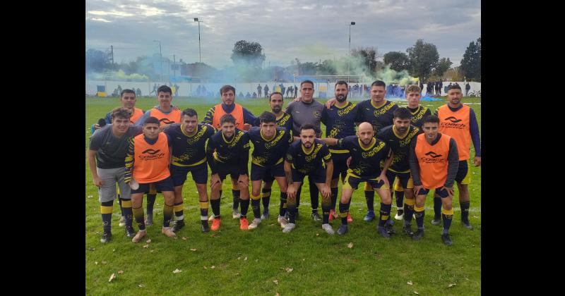 El plantel de Gimnasia y Esgrima que ayer se consagró ganador del Torneo Apertura de manera invicta