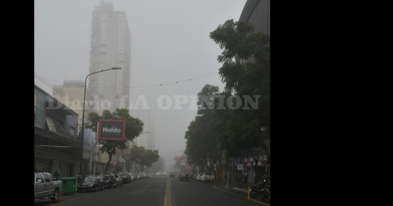 Visibilidad reducida en el centro pergaminense a primeras horas de la mañana