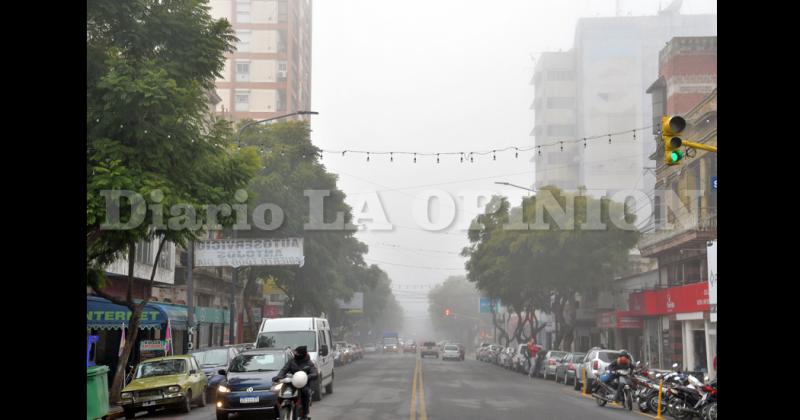 Avenida de Mayo y San Nicol�s- en algunos sectores la niebla se disipó a media mañana