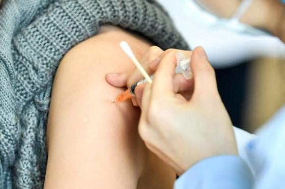 Se trata de la segunda dosis de refuerzo que sería la quinta dosis en estos casos