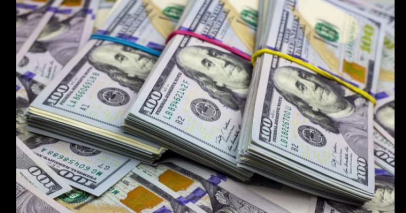 La brecha cambiaria con el blue se estiró al 1214-en-porciento- la m�s amplia desde octubre de 2020 cuando rozó el 150 por ciento