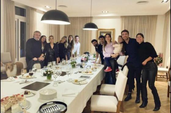 El 14 de julio de 2020 con la Argentina paralizada para reducir la cadena de contagios que causaron m�s de cien mil muertes por efecto de la pandemia Y�ñez celebró su cumpleaños con una cena a la que asistieron 11 personas
