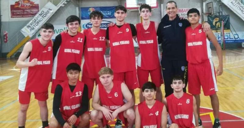 Uno de los cuatro equipo locales de basquetbol escolar que lograron clasificar a Mar del Plata en San Nicol�s