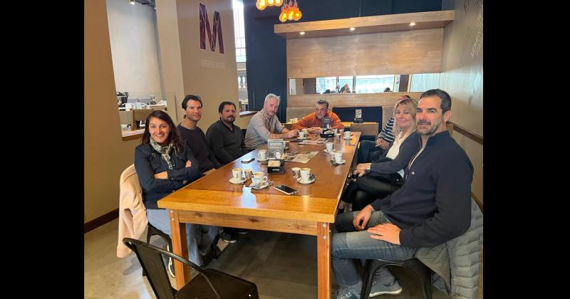 Una de las reuniones se realizó en la mañana de ayer en Café Martínez