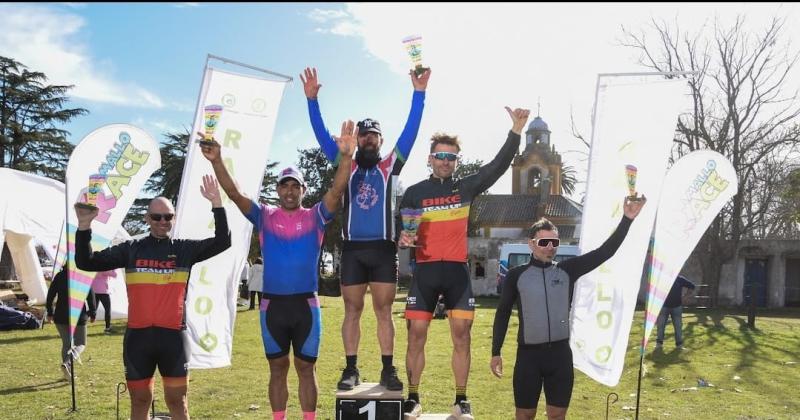 El podio de M�ster B2 con tres pergaminenses- Dami�n Troncaro (5º) Walter Santupery (2º) y Jorge Douat (4º)
