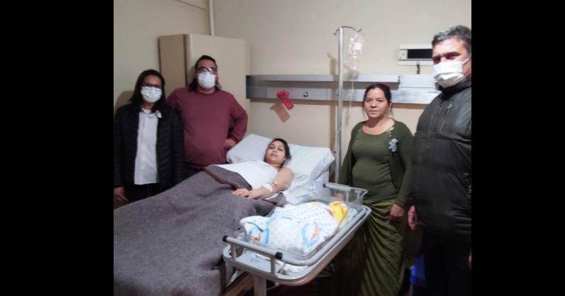 Los trabajadores del nosocomio en todo momento estuvieron junto a la mam� y el pequeño Teo