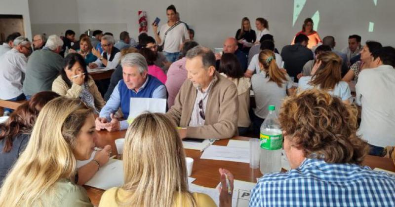 El intendente estuvo junto a funcionarios de distintas dependencias trazando las metas para el 2023