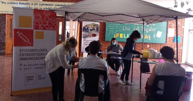 Ayer la inmunización con la vacuna Candid I se realizó en el Colegio Marista