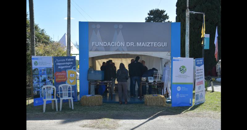 El el stand del Instituto Julio Maiztegui vacunan contra la Fiebre Hemorr�gica Argentina