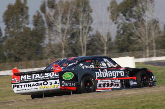 Alfonso Domenech sumó puntos importantes para seguir en carrera por el título