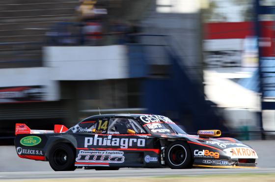 Domenech se quedó con la pole la serie y la final en la fecha 15 del TC Mouras