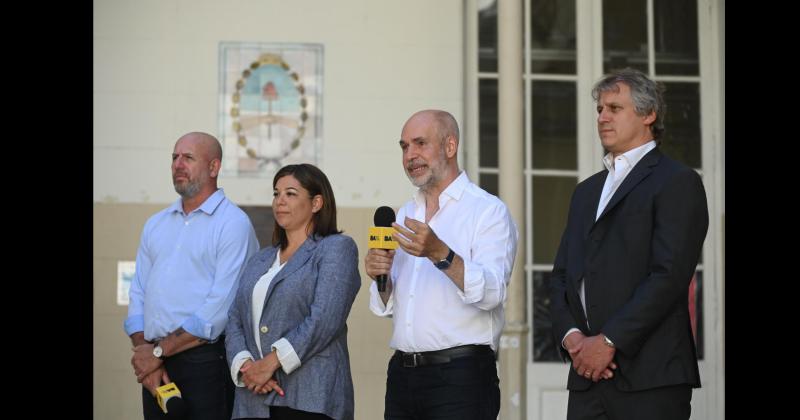 El jefe de Gobierno porteño Horacio Rodríguez Larreta visitó una de las Escuelas de Verano de la Ciudad