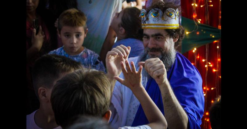 Cientos de chicos vivieron la magia de los Reyes Magos